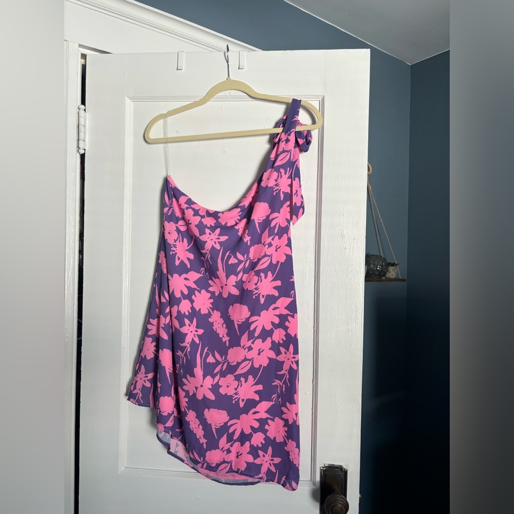 One shoulder dress